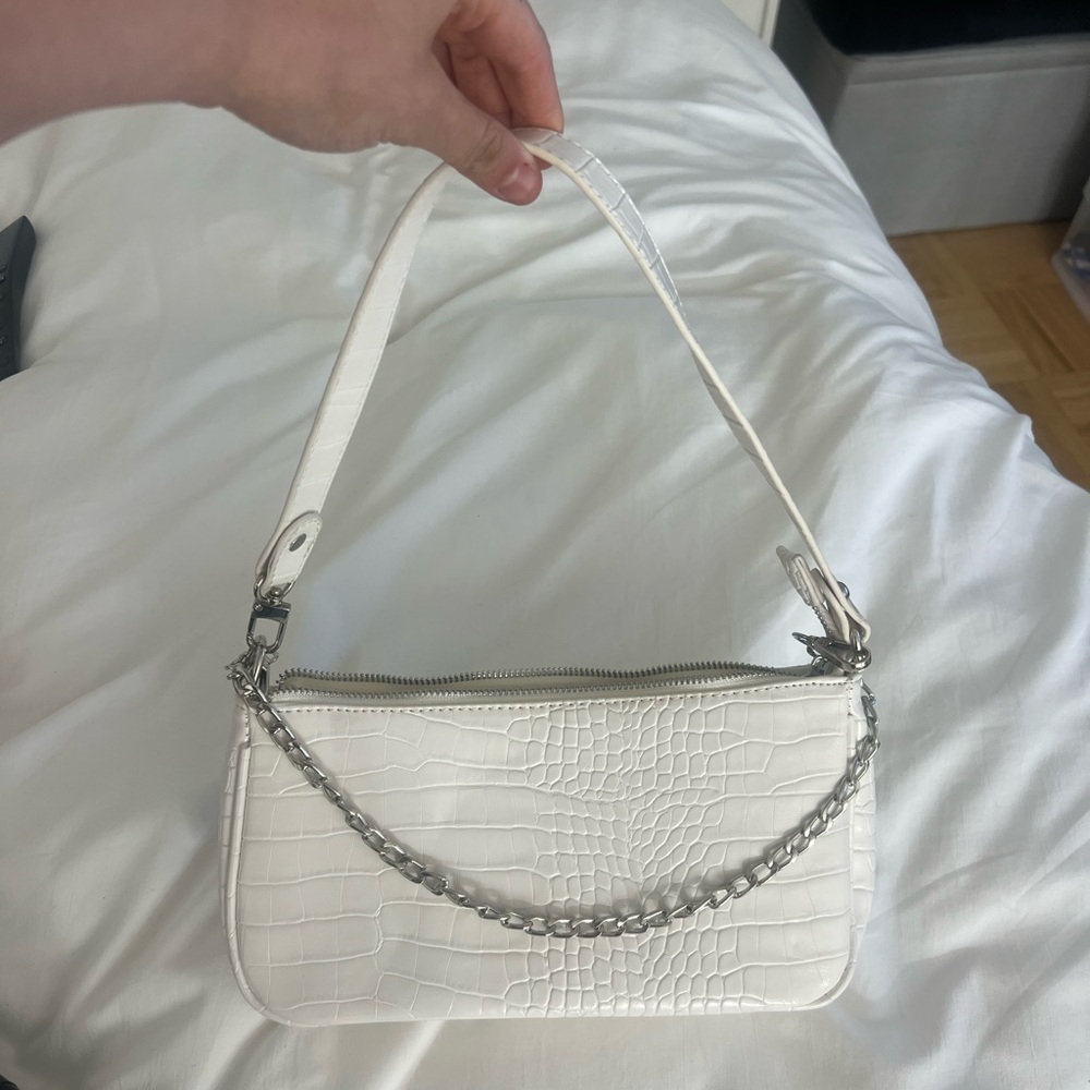 White leather shoulder bag